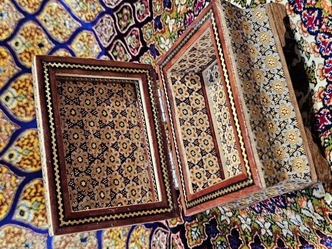 Handmade Khatam Inlay Jewelry Box – 8×11 cm