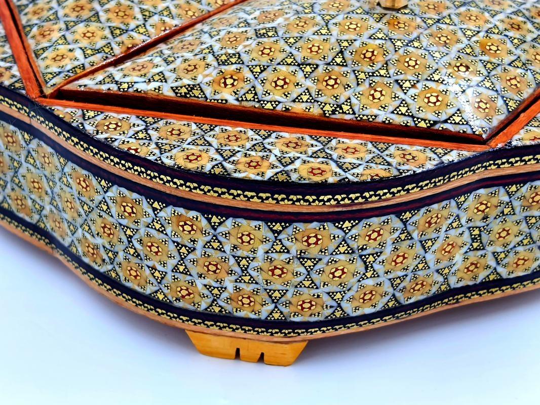 İran’ın%203%20Kapılı%20Hatem Şekerlik%20Ebat:%20(26%20x%2026)%20cm