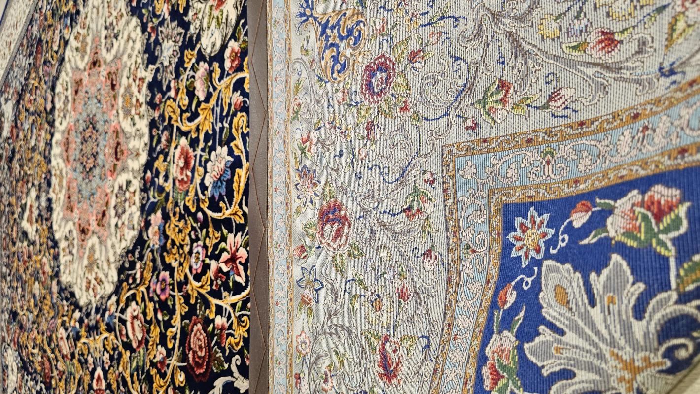 Iran Machine-Made Silk & Wool Carpet (200x300 cm) – Classic Design