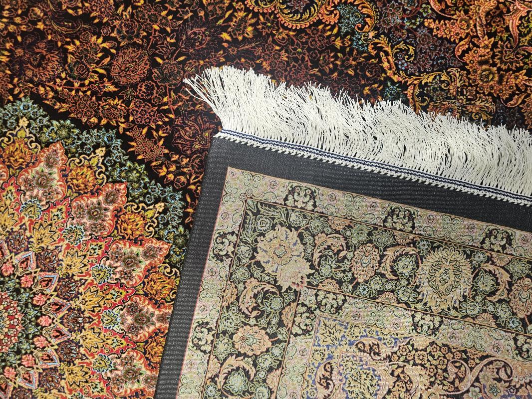 Machine-Made Silk Carpet – Classic Medallion Design – 120×180 cm