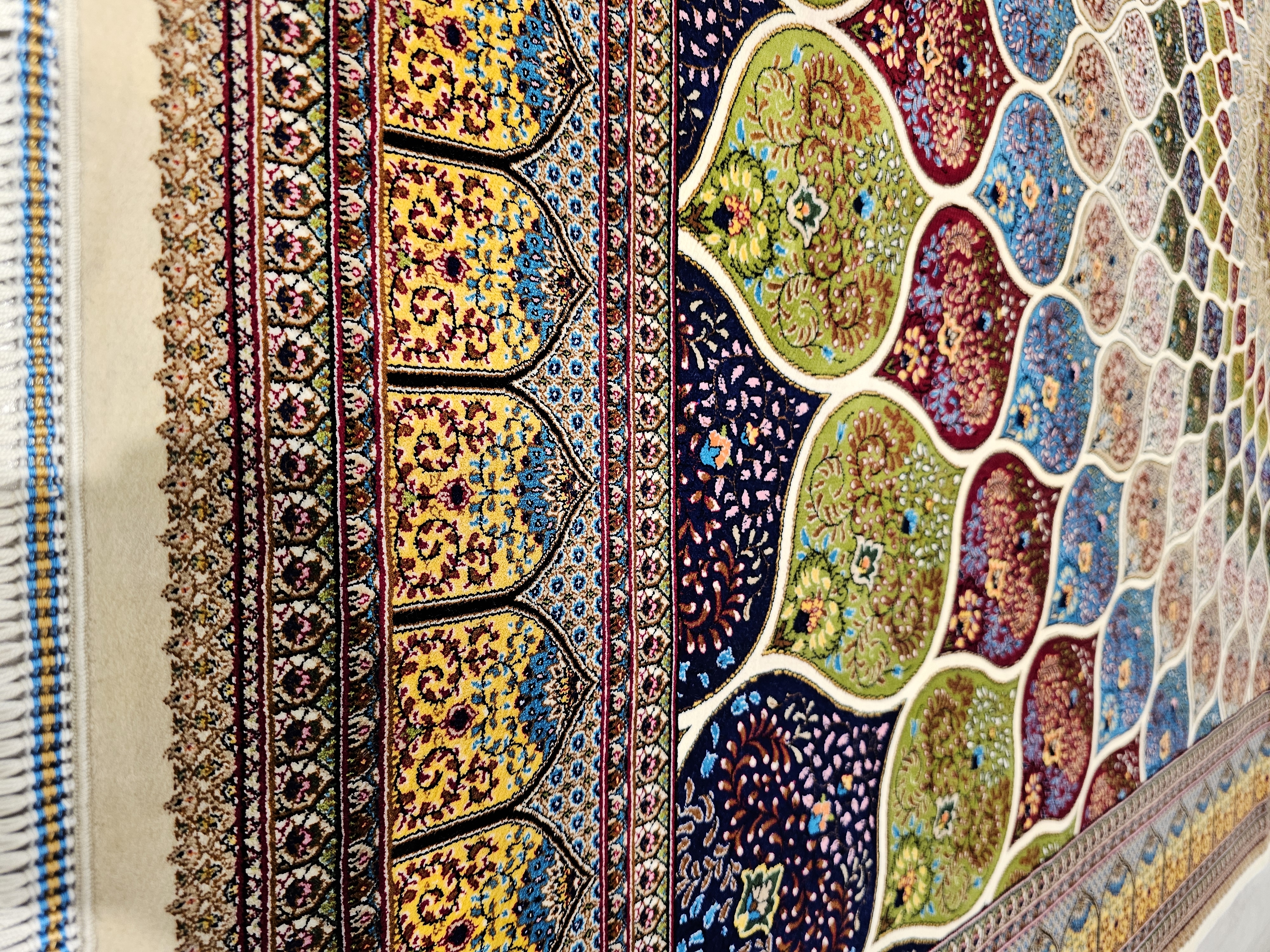 Çok%20Renkli%20Medalyon%20Desenli%20Makina%20Halısı%20–%20225×150%20cm