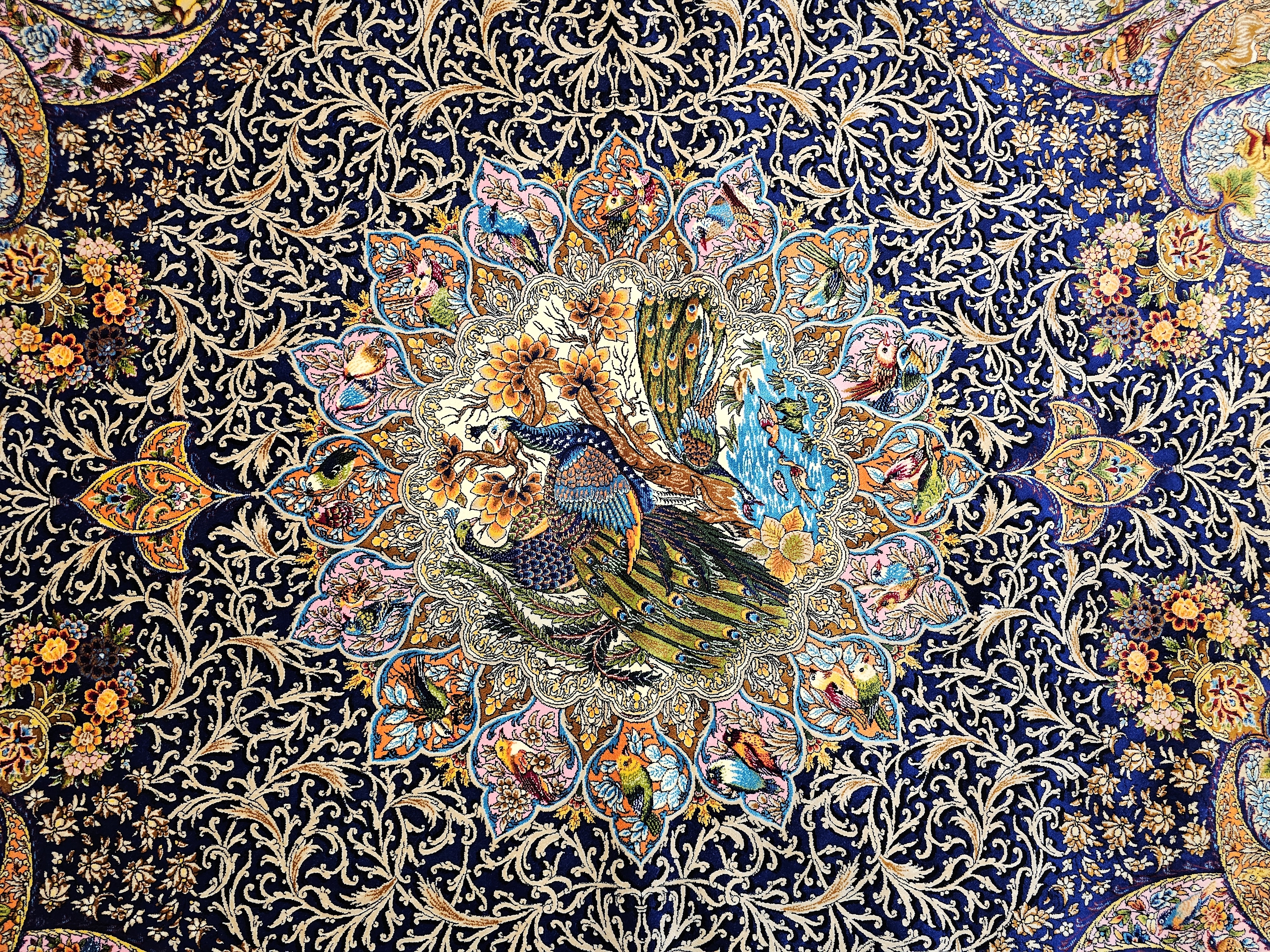 Klasik%20Medalyon%20ve%20Figürlü%20Makina%20Halısı%20–%20180×120%20cm