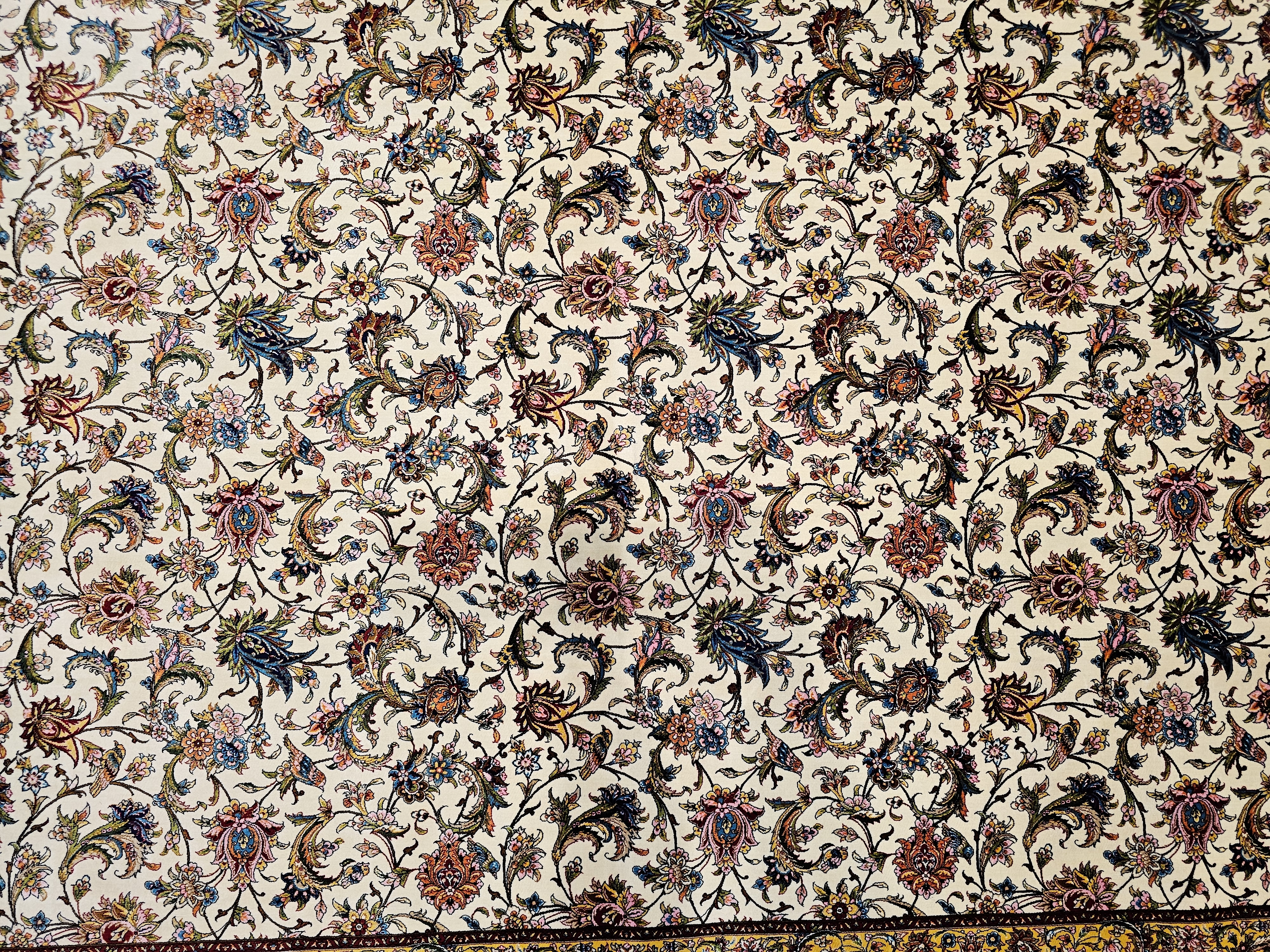 İpek%20Görünümlü%20Makine%20Halısı%20|%20150×225%20cm%20–%20Klasik%20Çiçek%20Desen