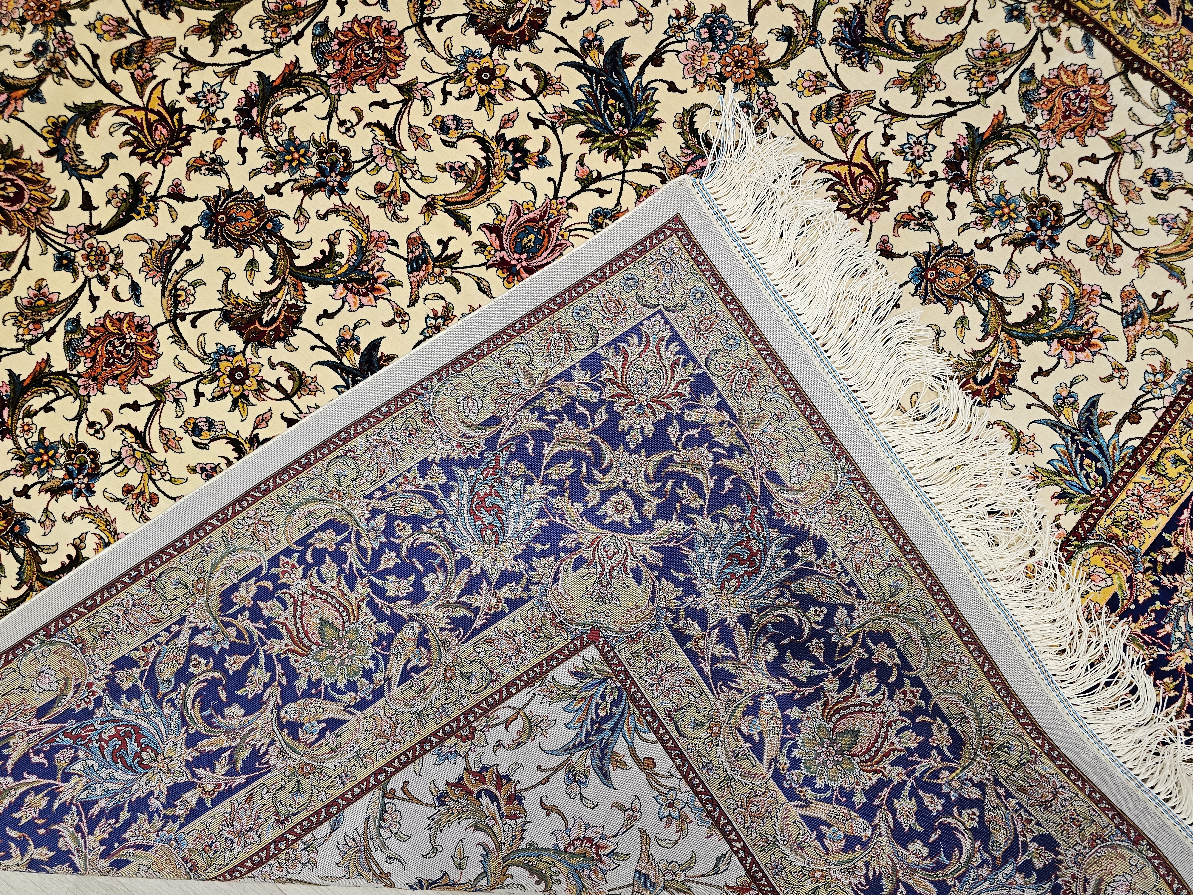 İpek%20Görünümlü%20Makine%20Halısı%20|%20150×225%20cm%20–%20Klasik%20Çiçek%20Desen