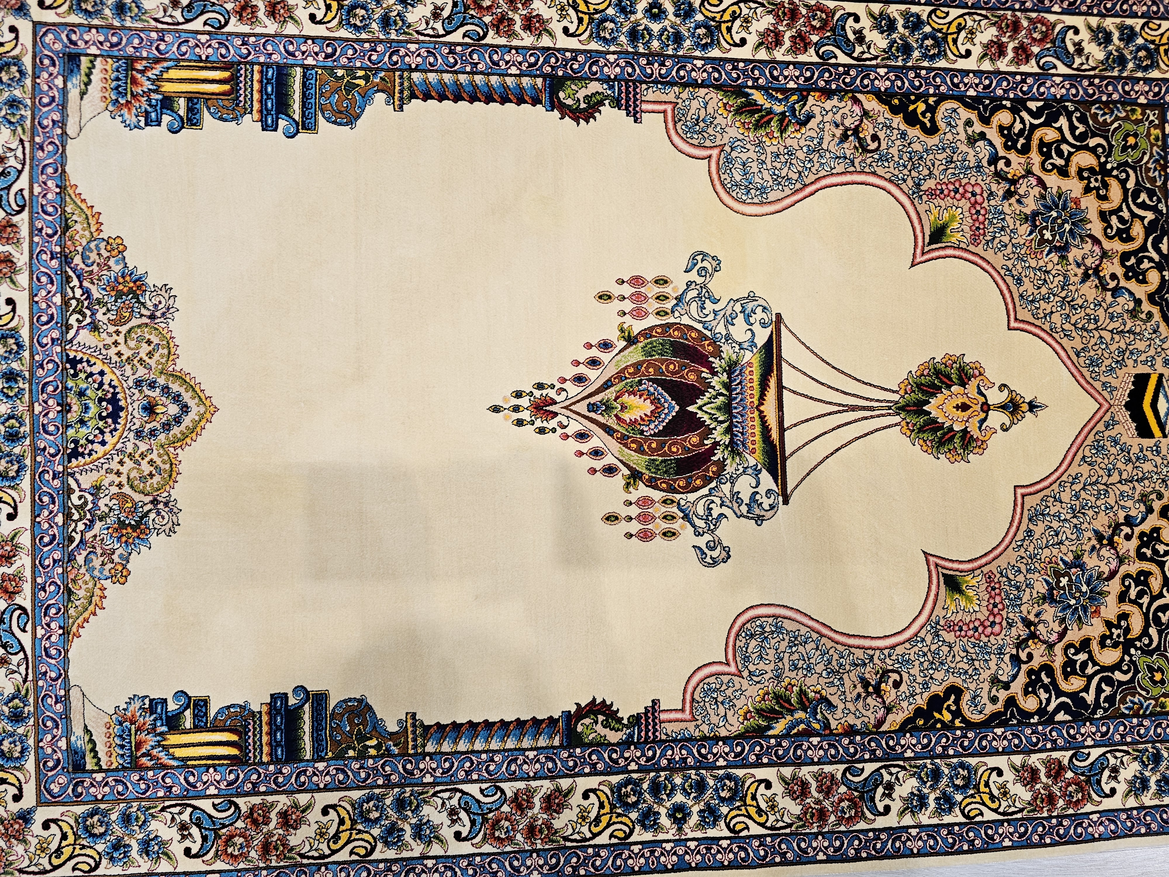 İpek%20Görünümlü%20Makine%20Seccade%20|%2080×120%20cm%20–%20Klasik%20Mihrap%20Desen%20(Açık%20Zemin)