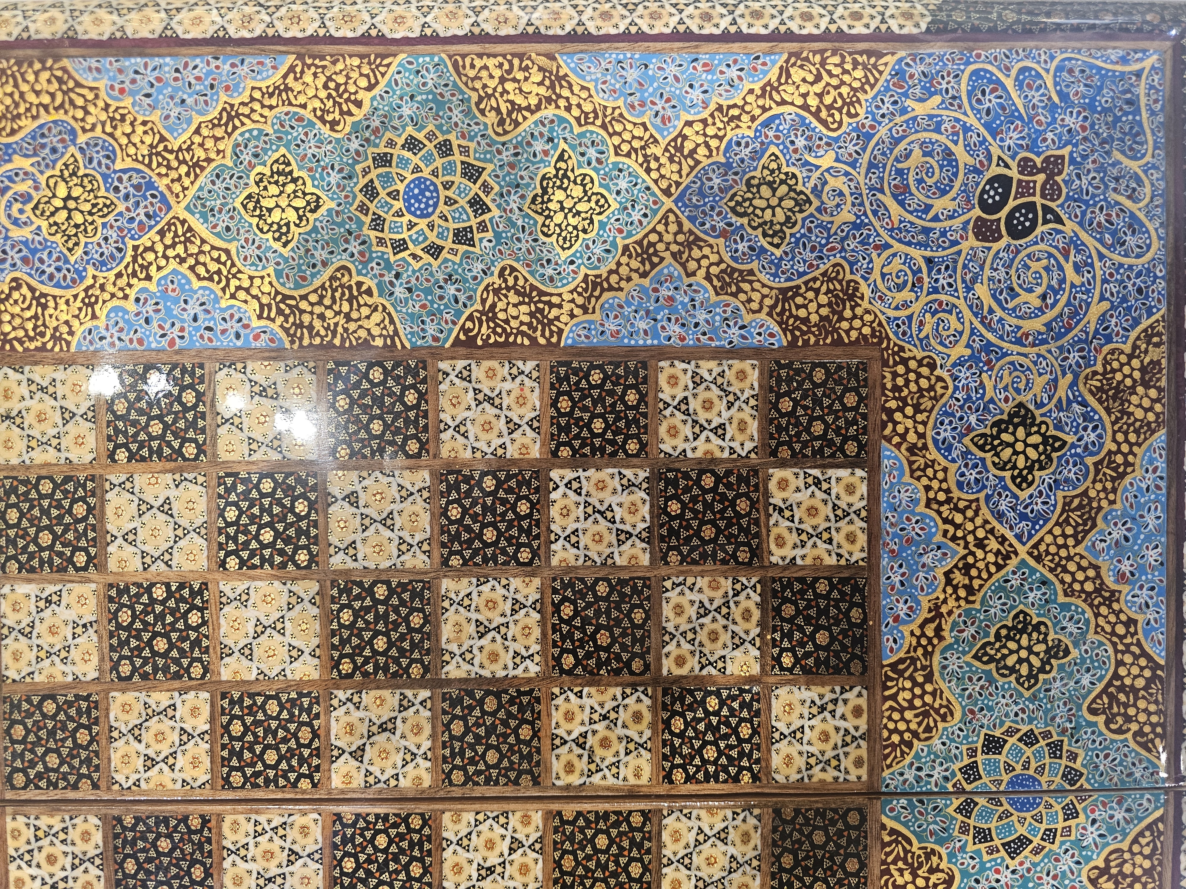 El%20Yapımı%20Hatem%20Sanatı%20Oyun%20Tahtası%20|%2050×50%20cm%20–%20Çift%20Yüzlü%20Satranç%20&%20Tavla