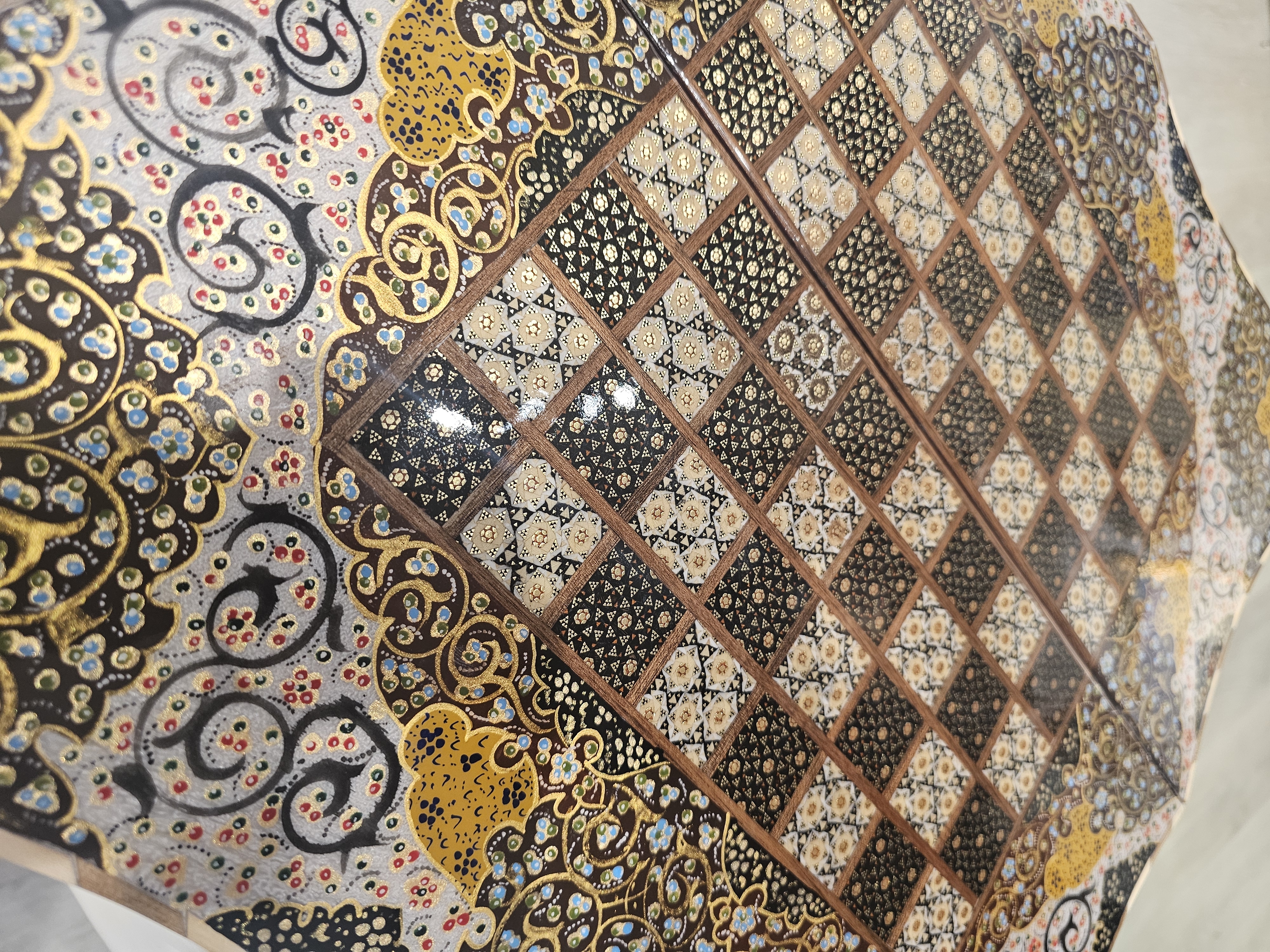 El%20Yapımı%20Hatem%20Sanatı%20Oyun%20Tahtası%20|%2050×50%20cm%20–%20Çift%20Yüzlü%20Satranç%20&%20Tavla