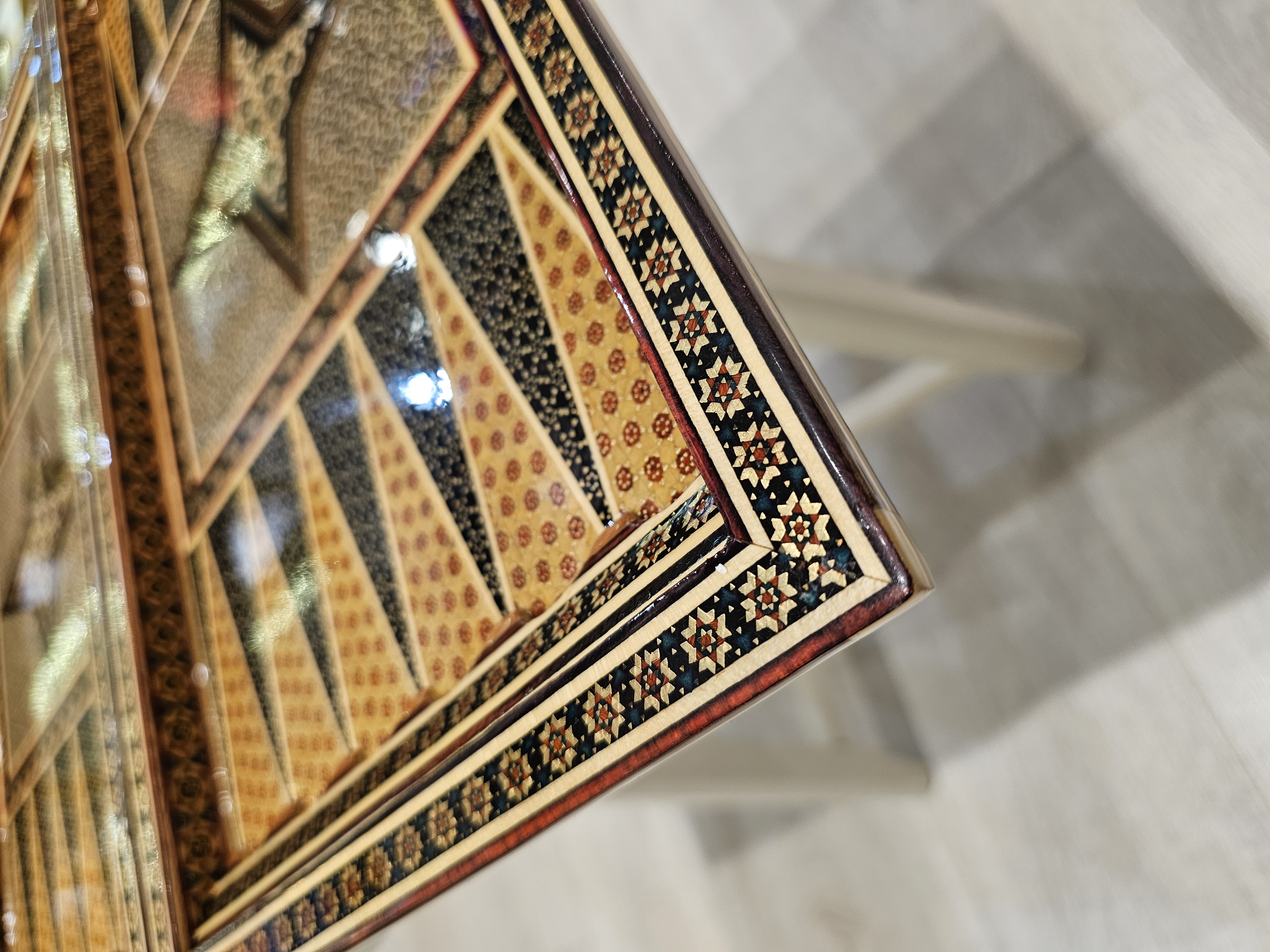 El%20Yapımı%20Hatem%20Sanatı%20Oyun%20Tahtası%20|%2050×50%20cm%20–%20Satranç%20&%20Tavla%20(Çift%20Yüzlü)