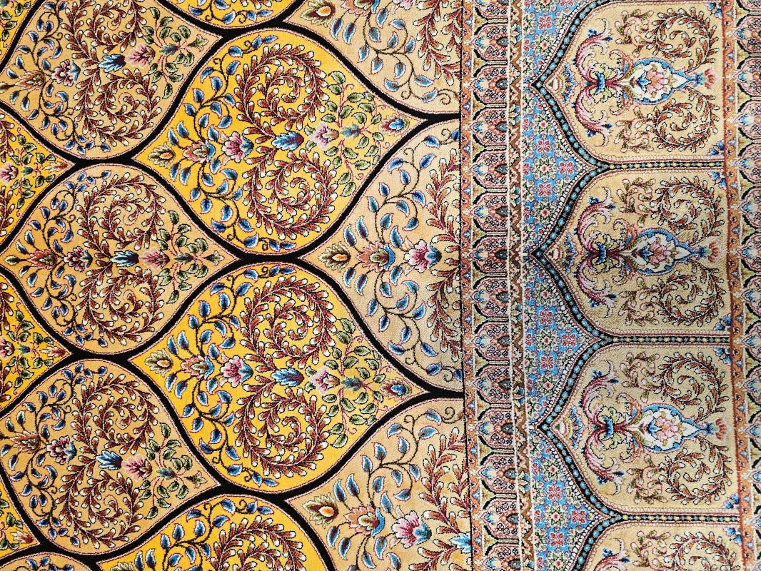 Silk-Look Machine Rug | 200×300 cm – Geometric Medallion Design (Golden Yellow Background)