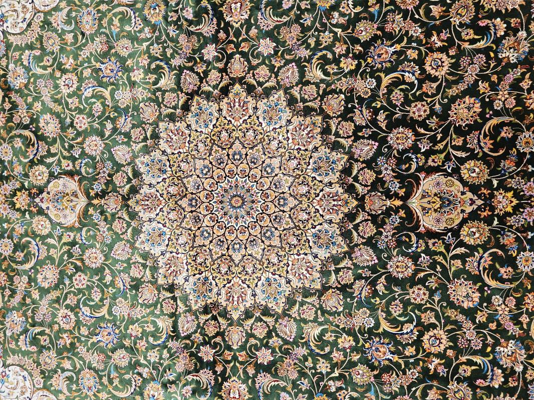 Silk-Look Machine Rug | 200×300 cm – Classic Medallion Design (Green Ground)