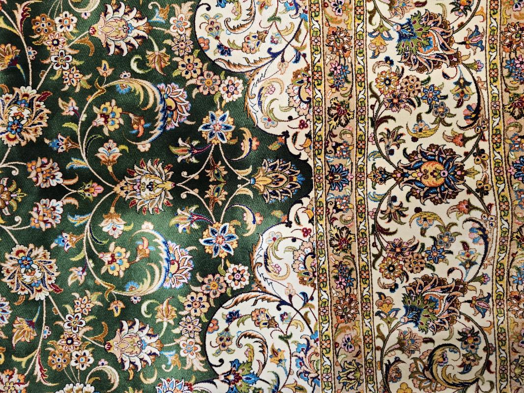 Silk-Look Machine Rug | 200×300 cm – Classic Medallion Design (Green Ground)