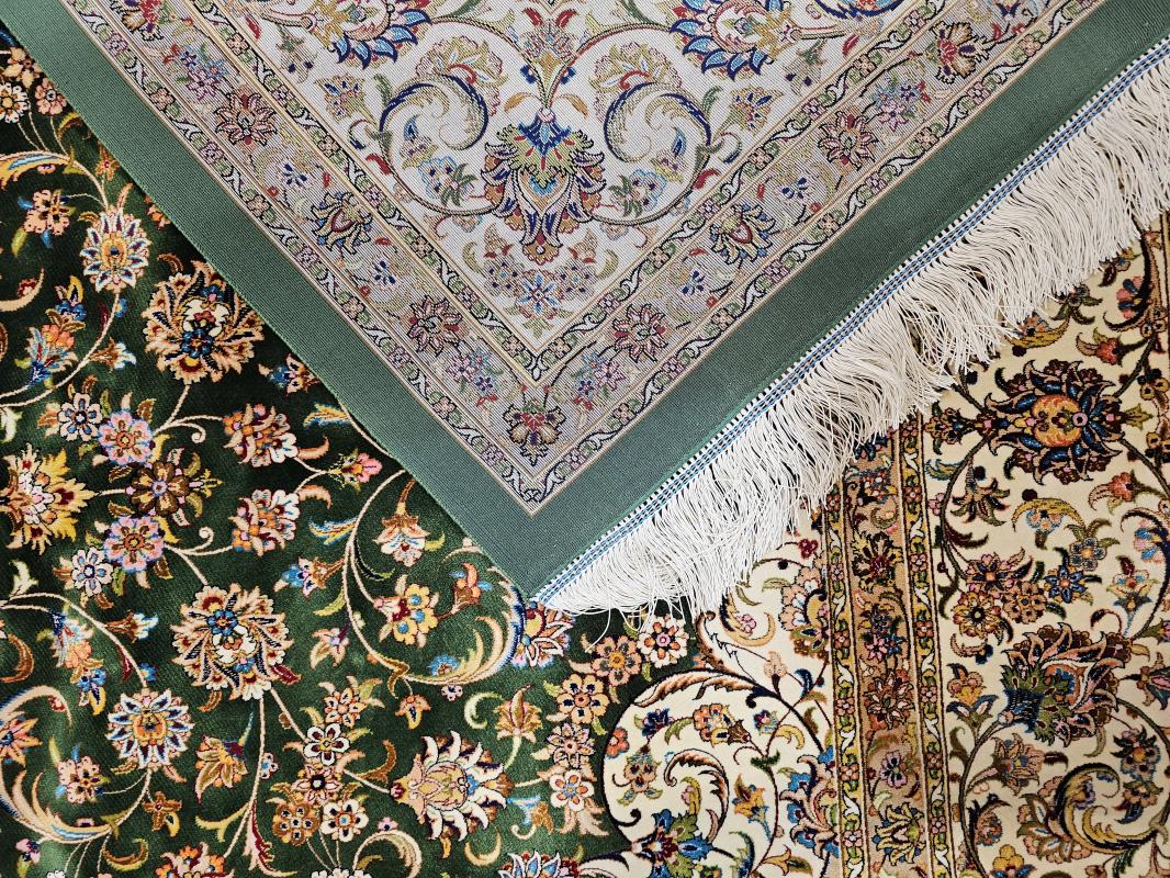Silk-Look Machine Rug | 200×300 cm – Classic Medallion Design (Green Ground)