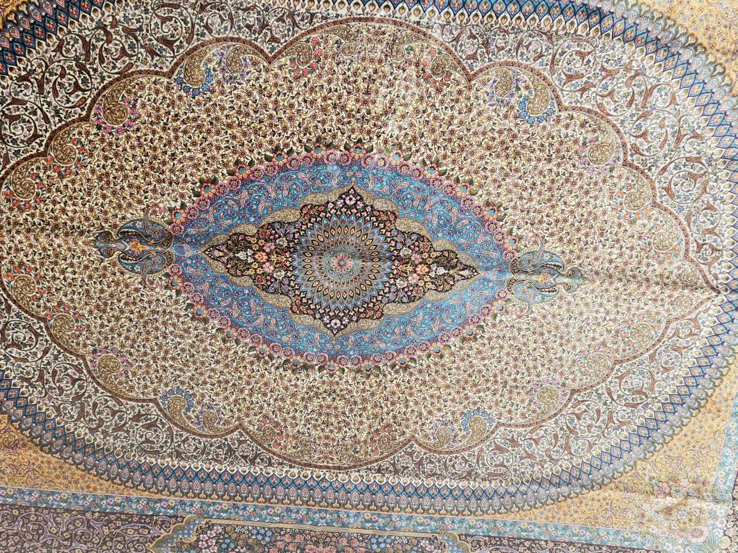 Modal Silk Machine Made Carpet Size: (300 x 400 cm)