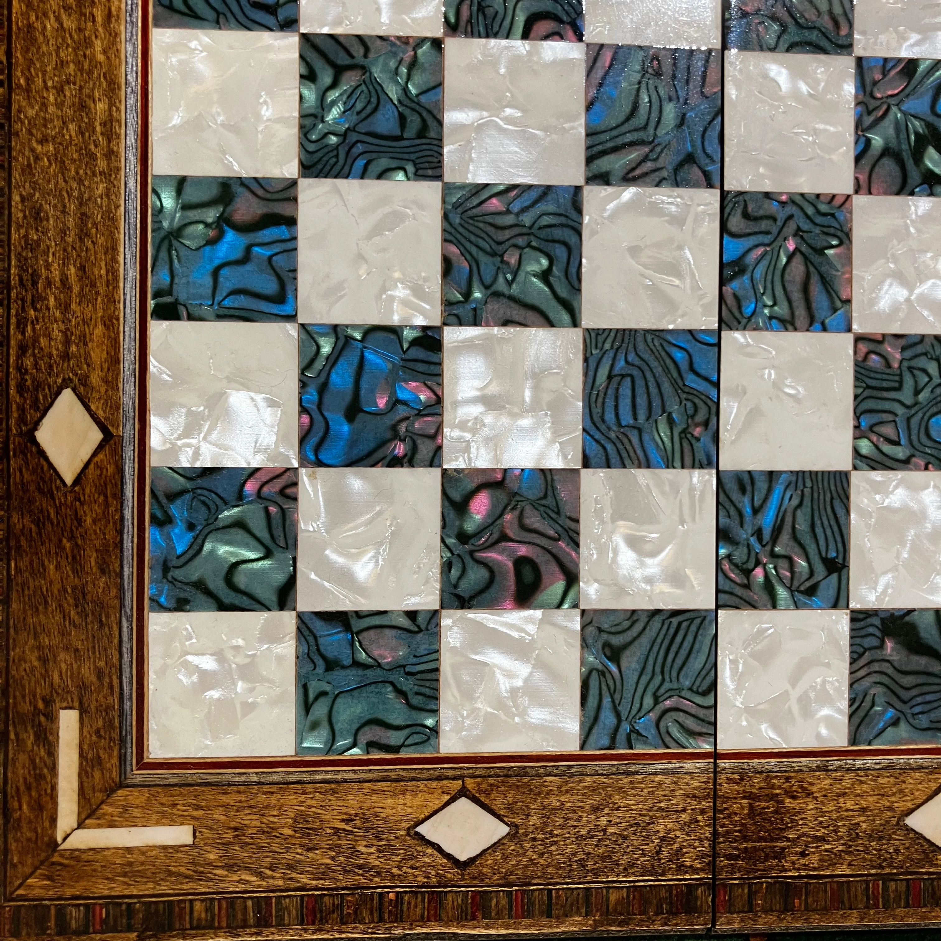 Mother-of-Pearl Chess Set – 26x26 cm