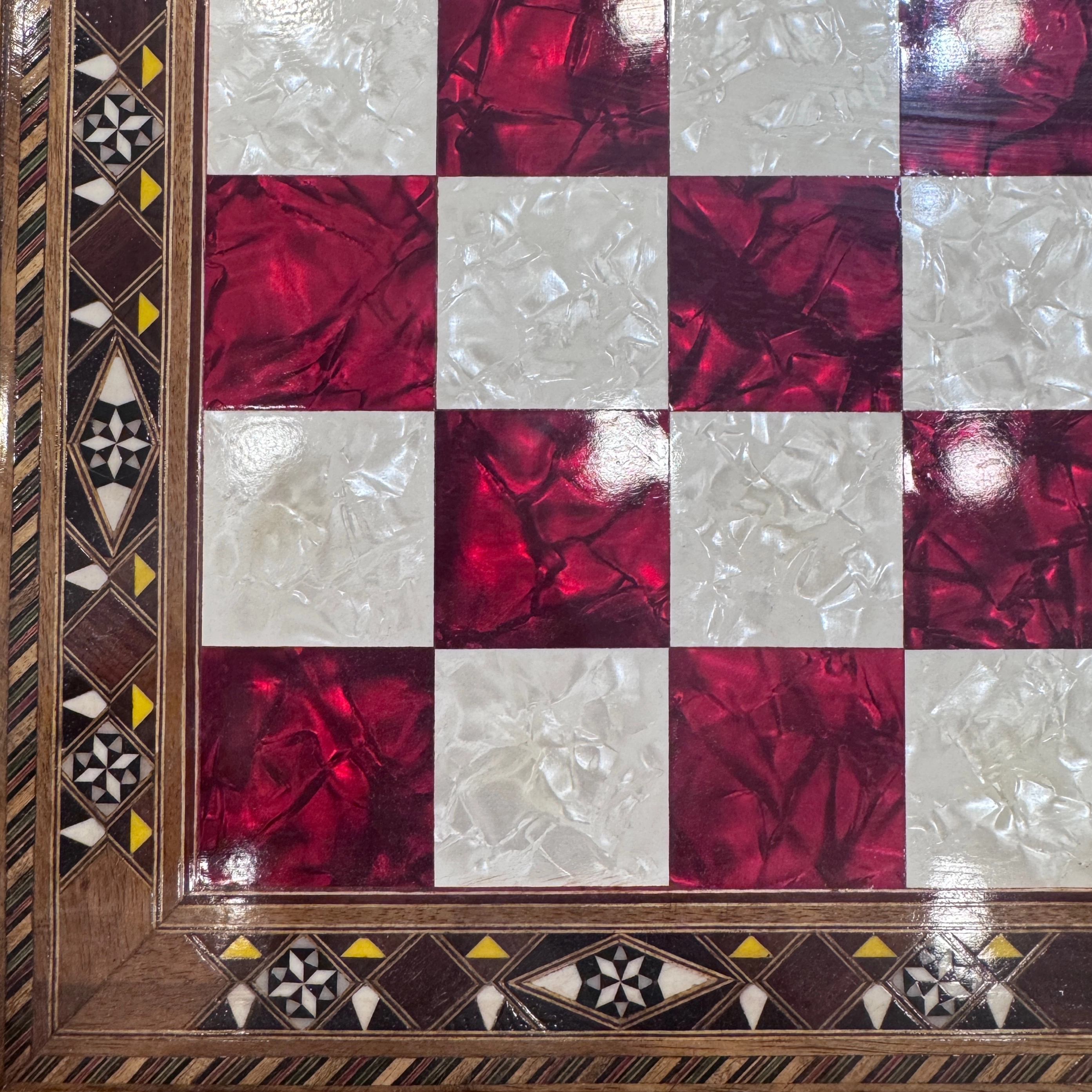 Sadaf İşlemeli Satranç – 44x44 cm
