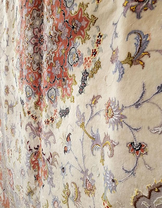 Hand Woven tabriz Rug  Size: (166 X 240) cm
