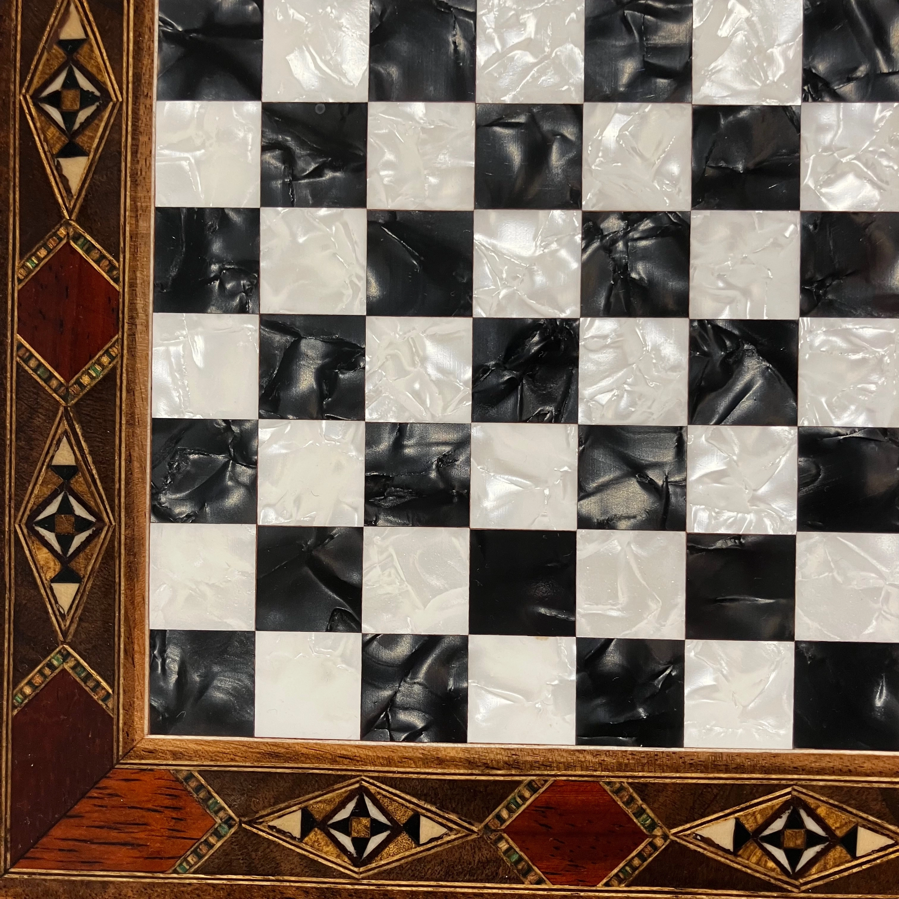 Mother-of-Pearl Chess Set – 25x25 cm