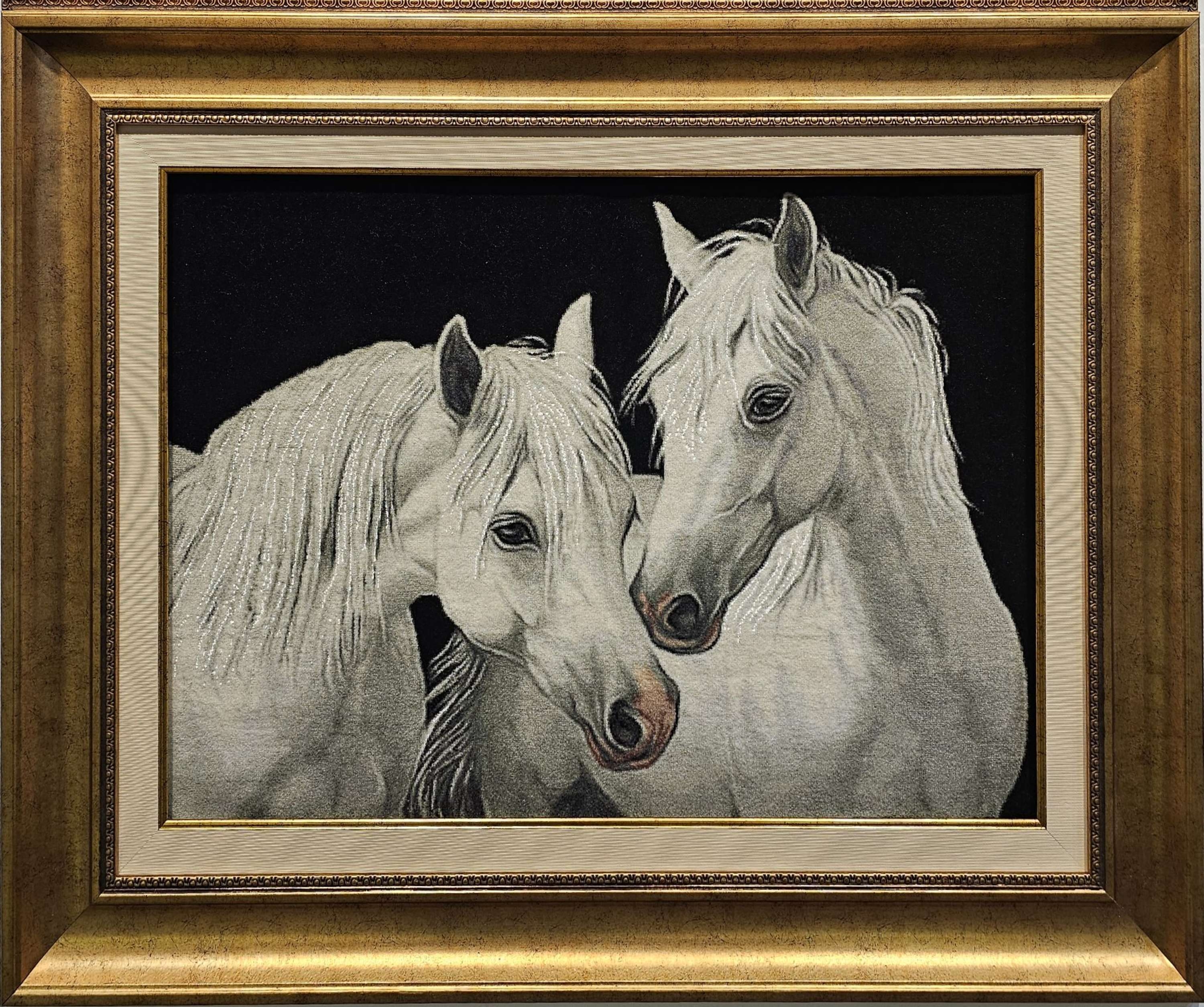 İkili%20Beyaz%20At%20Tablo%20Halı