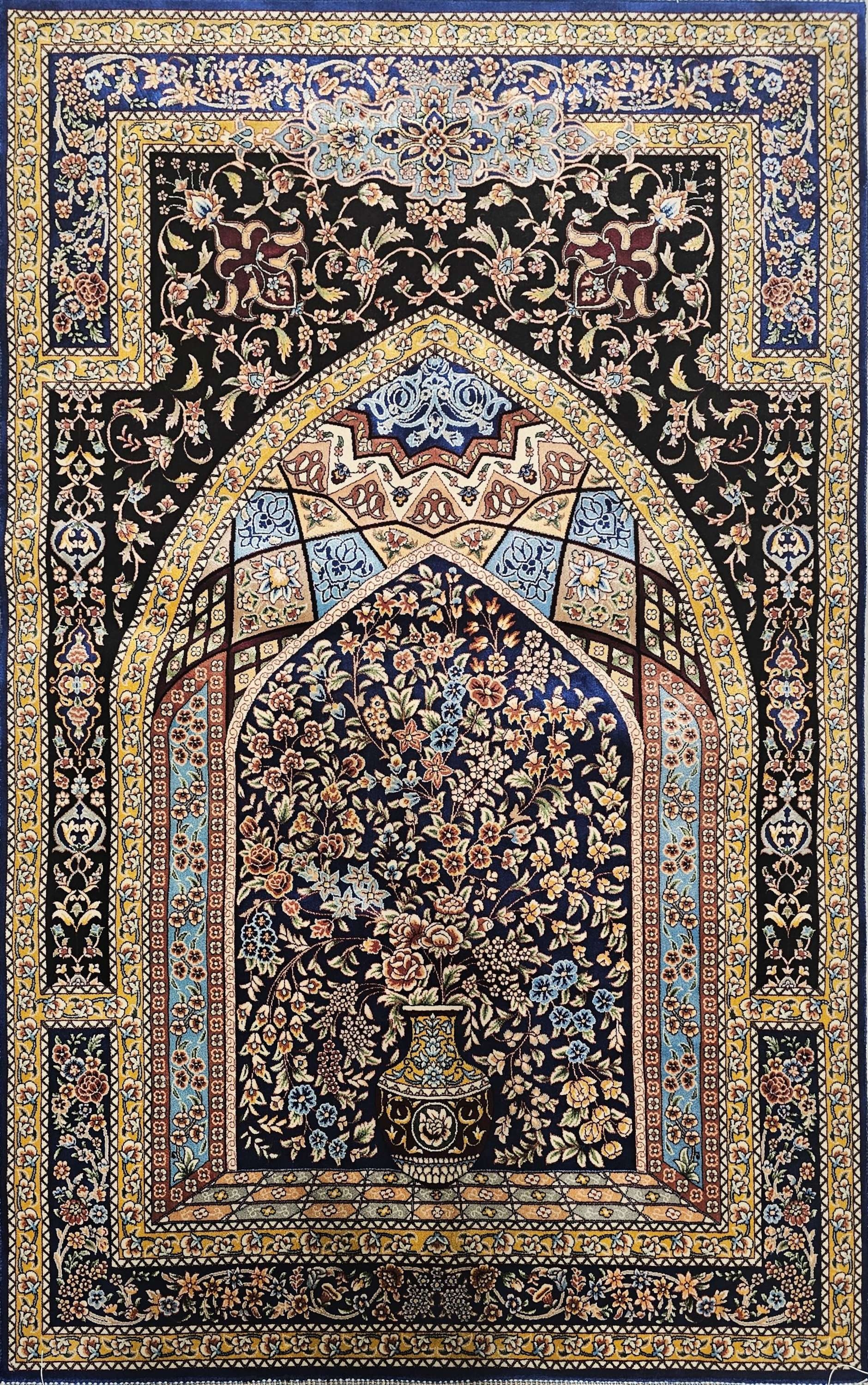 Makina%20İpek%20Seccade%20–%20Mihrab%20ve%20Çiçek%20Vazo%20Deseni%20–%2080×120%20cm