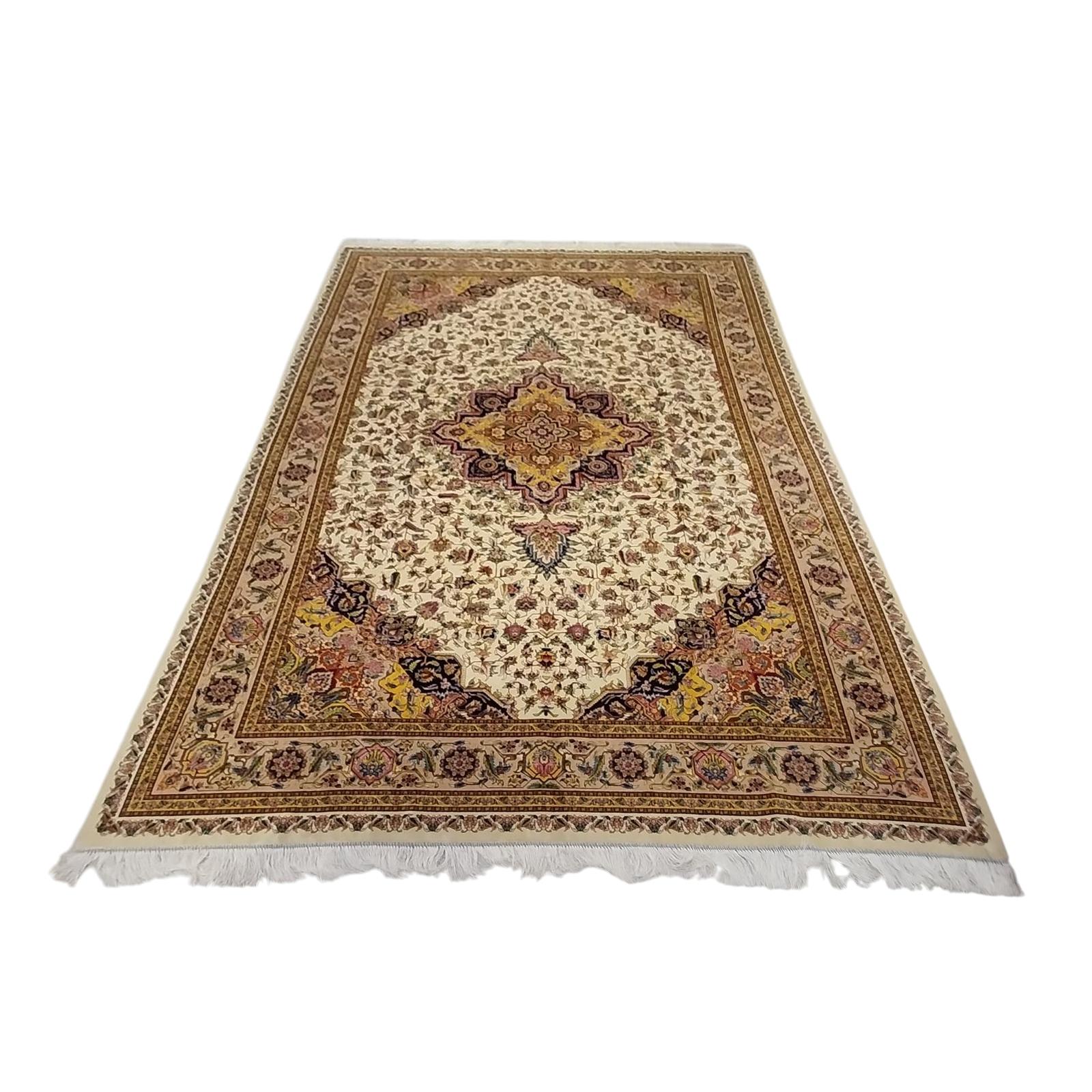 Modal%20İpek%20Makina%20Halı%20Ebat:%20(200%20x%20300) cm