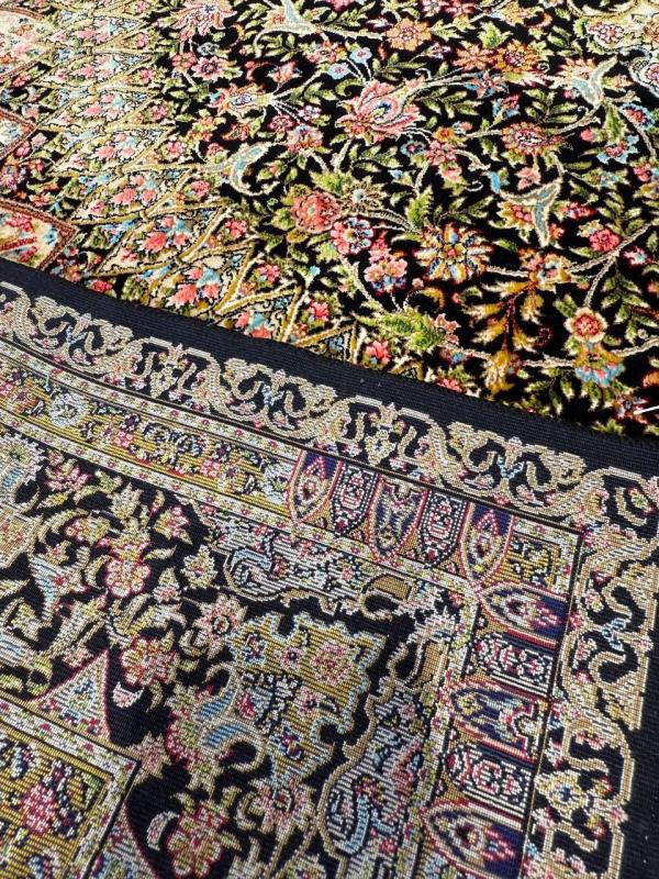 Iranian Machine-Made Silk Carpet – Oval Medallion Classic Design (120×180 cm)