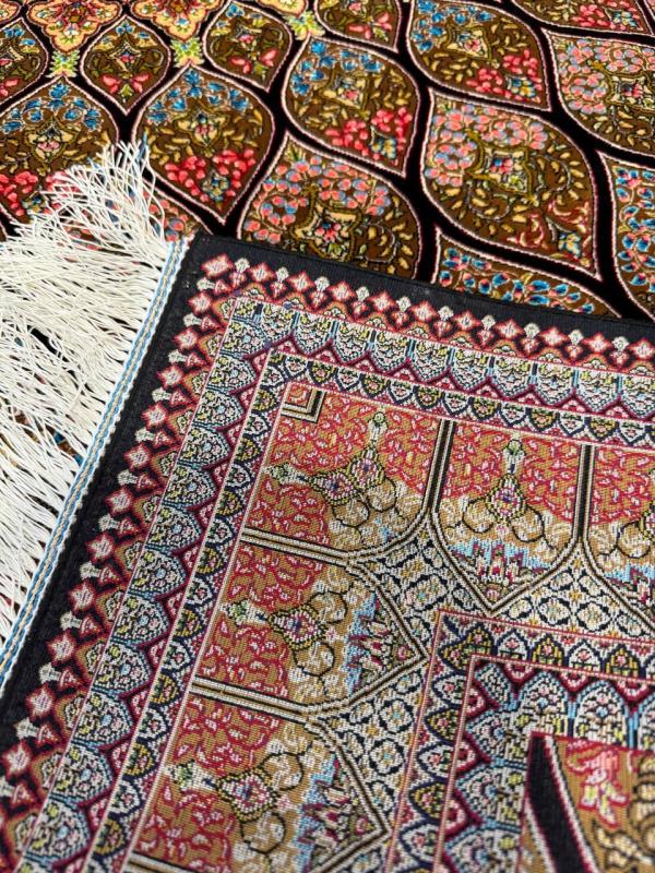 Iranian Machine-Made Silk Carpet – Radiant Sunburst Medallion (120×180 cm)