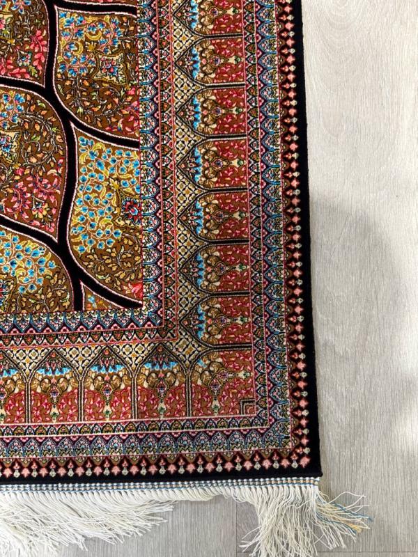 Iranian Machine-Made Silk Carpet – Radiant Sunburst Medallion (120×180 cm)