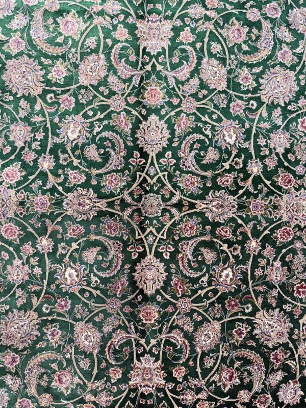 Iranian Machine-Made Silk Carpet – Classic Floral Design with Green Background (120×180 cm)
