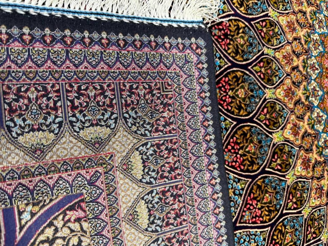 Iranian Machine-Made Silk Carpet – Floral Medallion Design (120×180 cm)