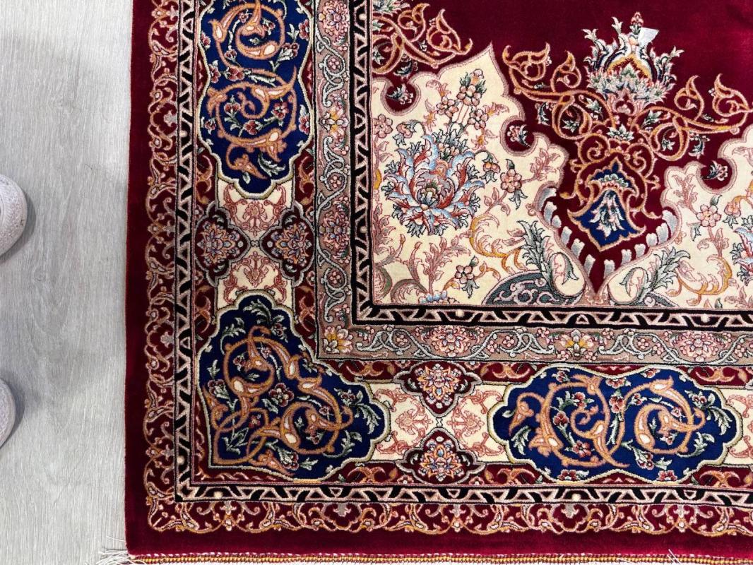 Iranian Machine-Made Silk Carpet – Burgundy Background with Central Medallion (120×180 cm)