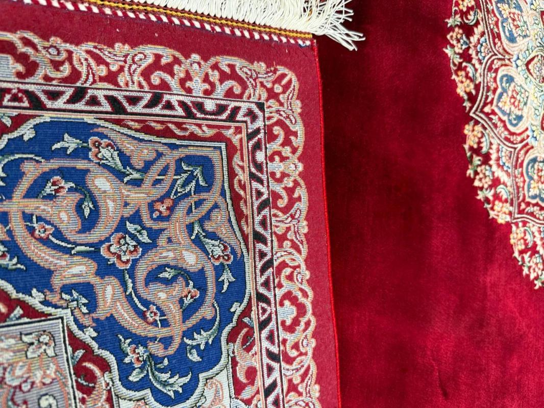 Iranian Machine-Made Silk Carpet – Burgundy Background with Central Medallion (120×180 cm)