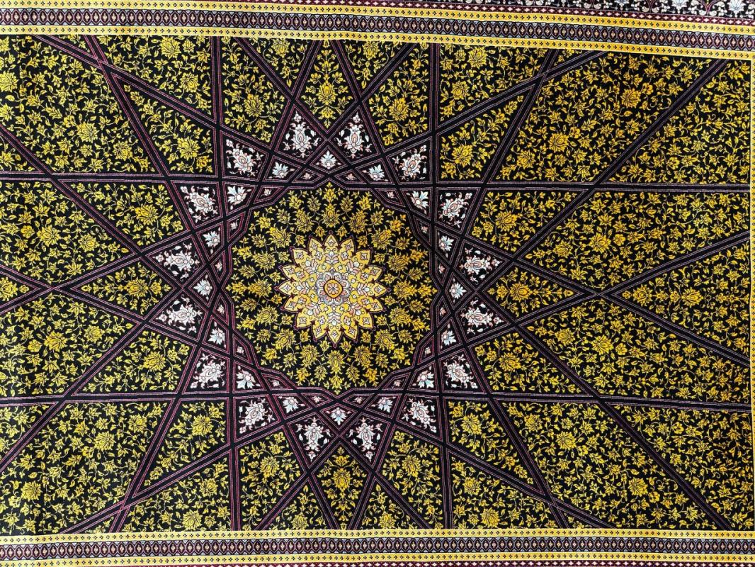 Iranian Machine-Made Silk Carpet – Geometric Star Design (120×180 cm)