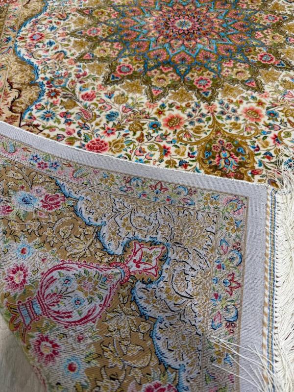 Iranian Silk Carpet – Floral Medallion Design (100×150 cm)