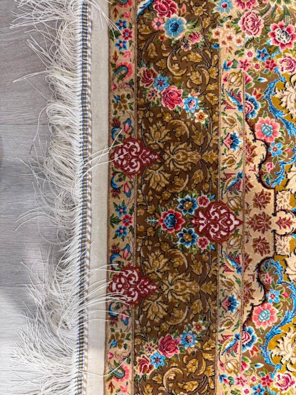 Iranian Silk Carpet – Floral Medallion Design (100×150 cm)