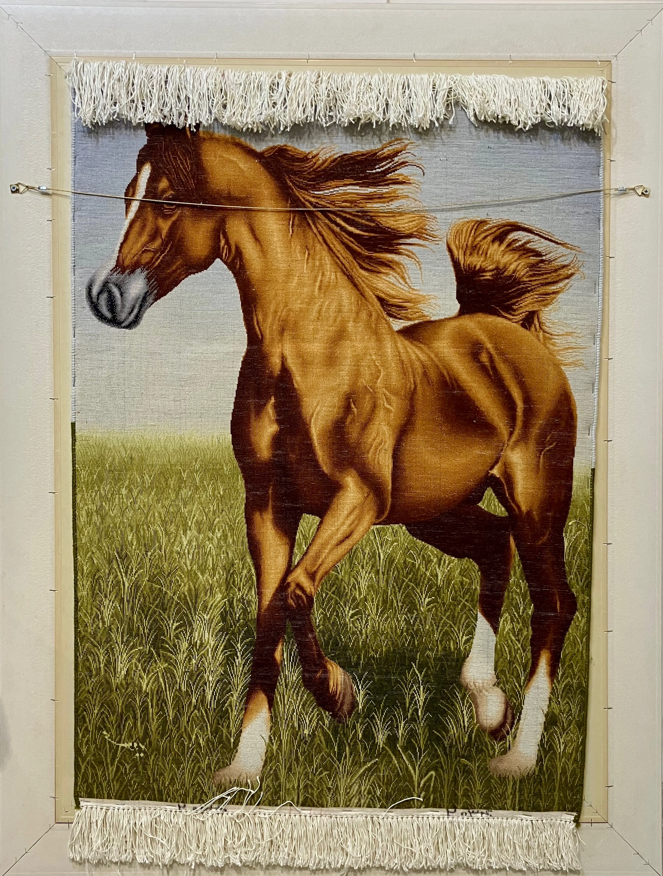 El Dokuması İran Tablo Halısı – Kahverengi At | 68x96 cm