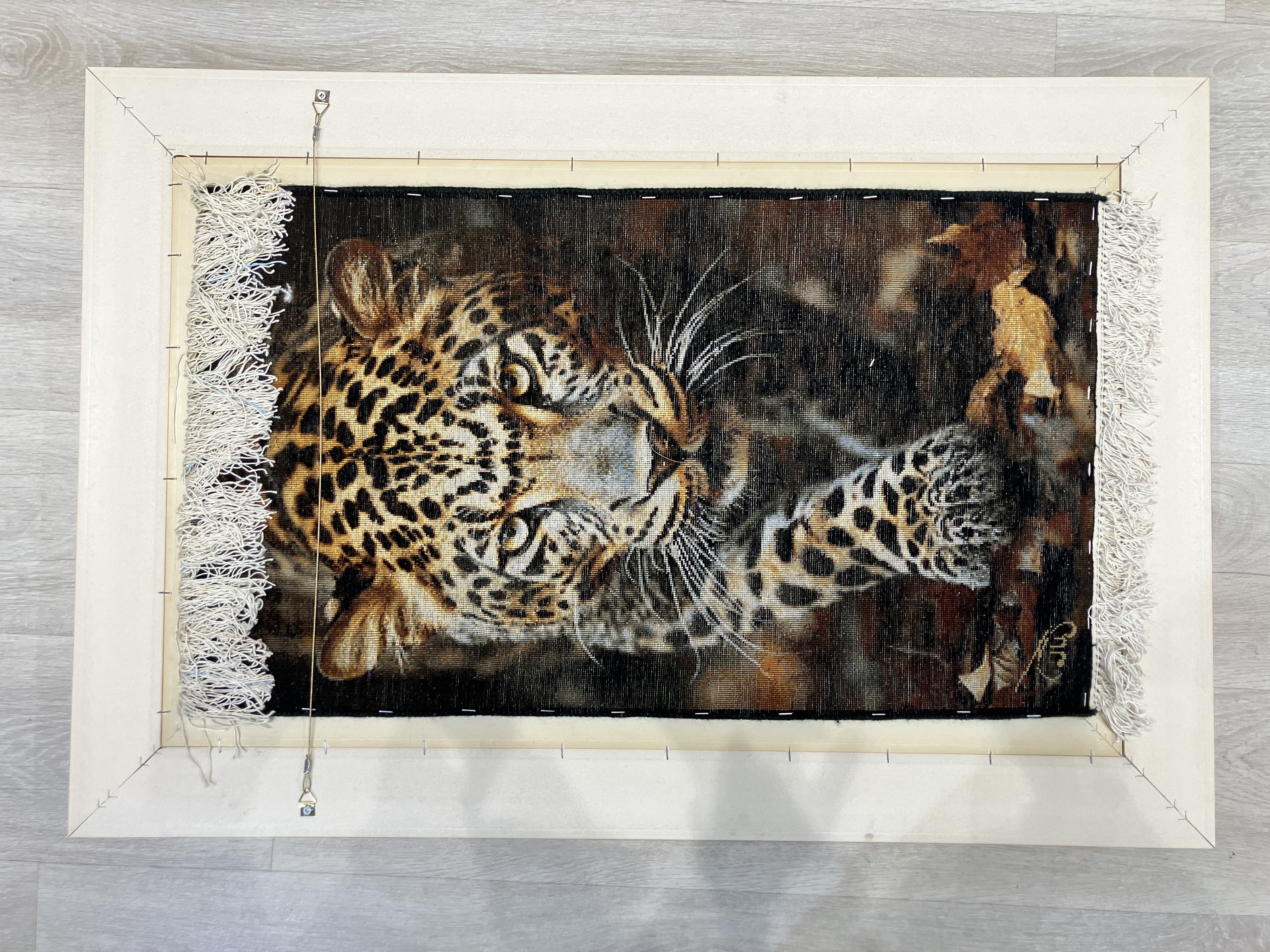 İran%20El%20Dokuma%20Leopar%20Avcısı%20Figürlü%20Tablo%20Halı%20–%2044×76%20cm