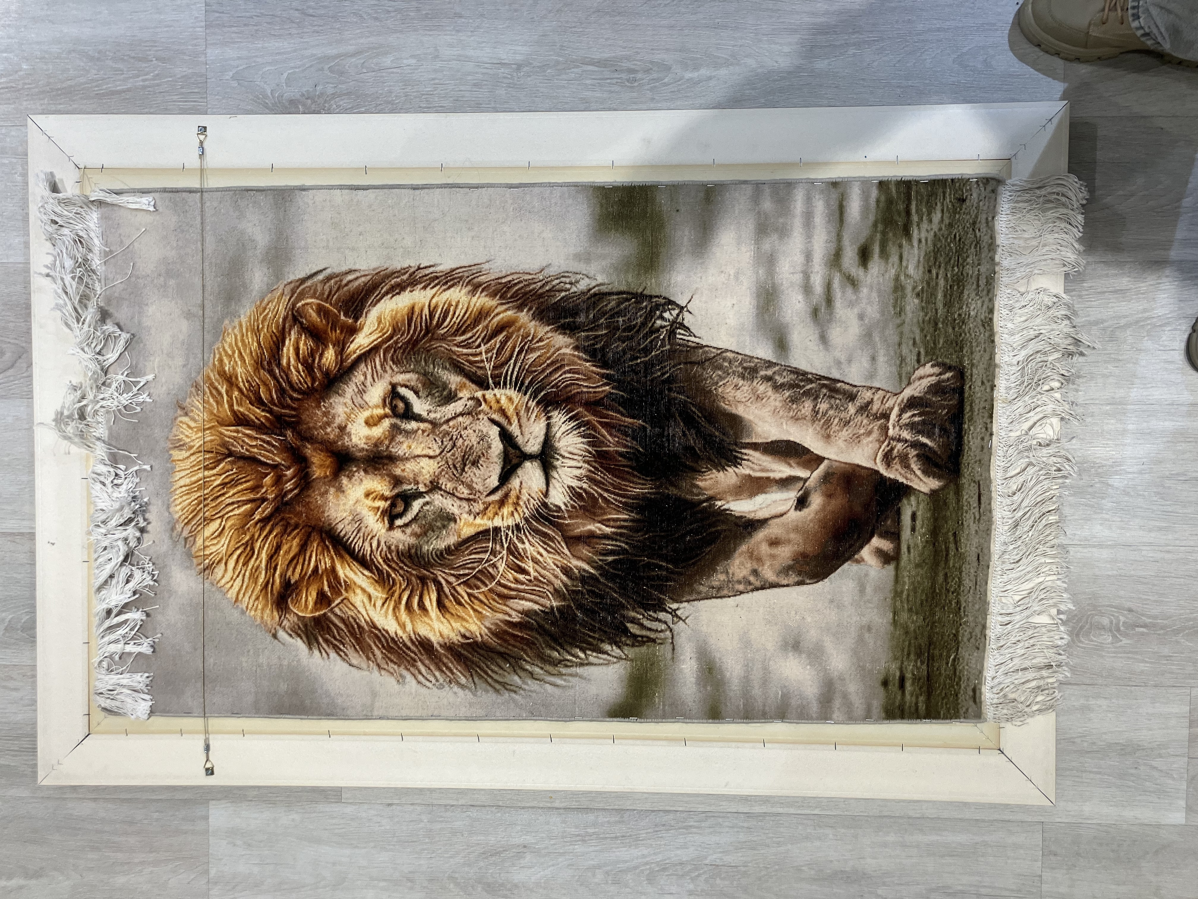 İran%20El%20Dokuma%20Aslan%20Figürlü%20Tablo%20Halı%20–%20“Zafer%20Aslanı”%2075×123%20cm