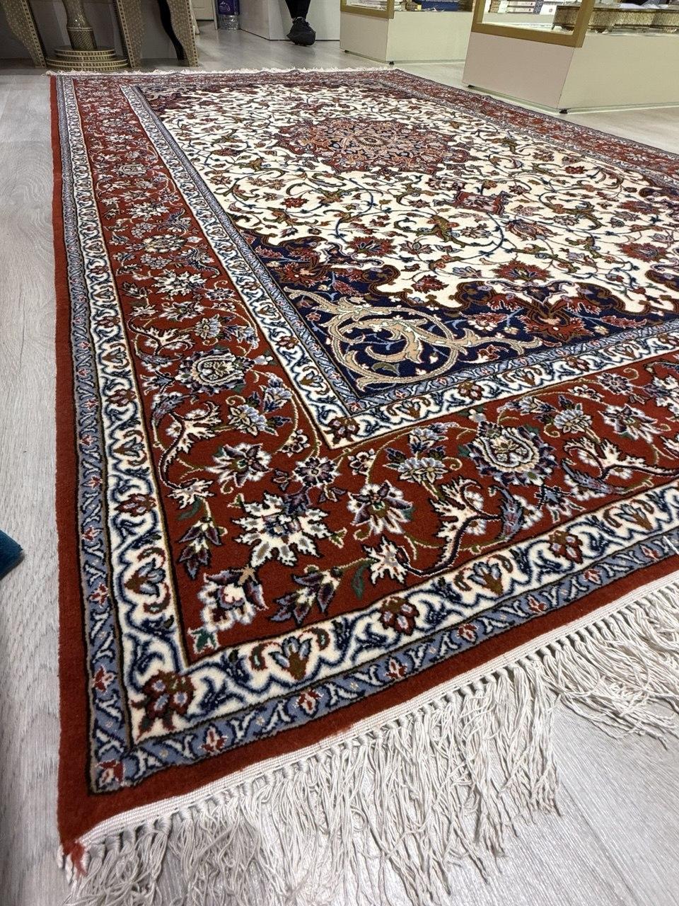İran’ın%20El%20Dokuma%20İsfahan%20Halısı%20(156%20x%20249)%20cm