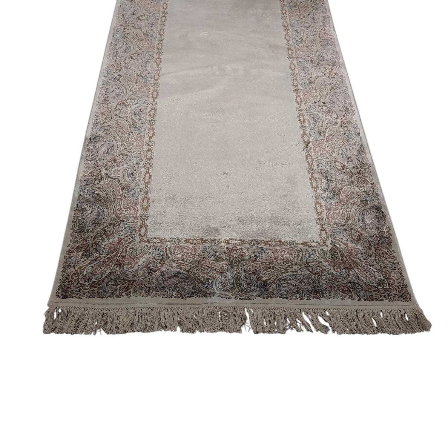  Machine Made Carpet Size: (300 x 80) cm