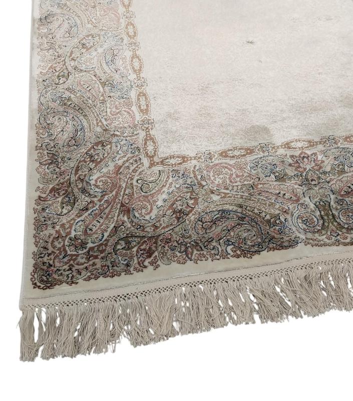  Machine Made Carpet Size: (300 x 80) cm