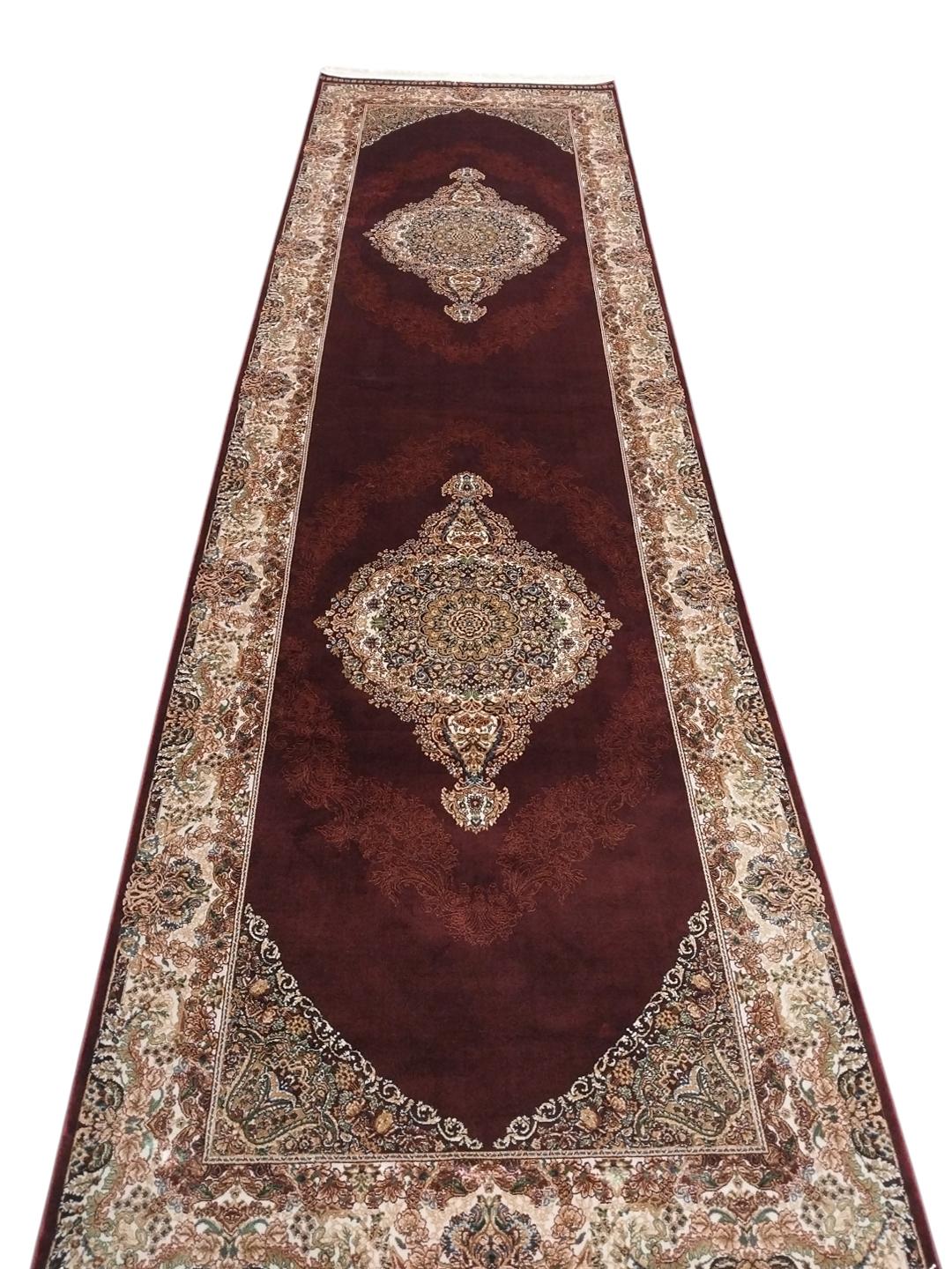  Machine Made Carpet Size: (85 x 300) cm
