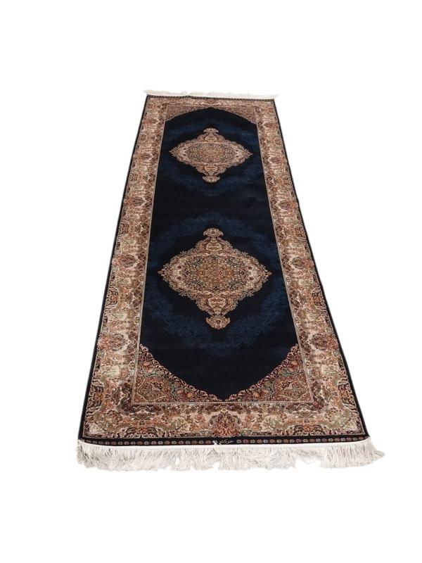  Machine Made Carpet Size: (300 x 80) cm