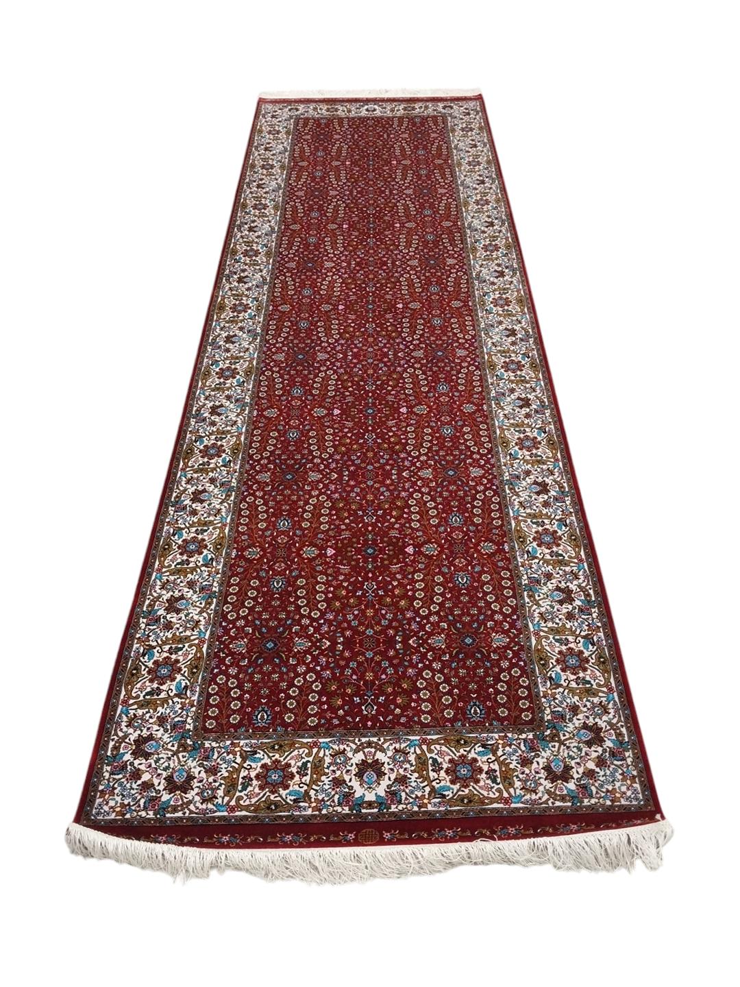  Machine Made Carpet Size: (300 x 80) cm