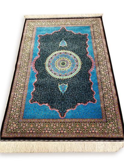 Saf İpek Makina Halı Ebat: 146 x 98 cm