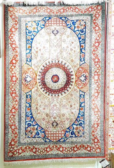İran Qum Bölgesi El Dokuma Saf İpek Halı Ebat: (100 x 145) cm