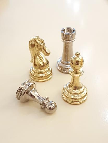 Metal chess piece (Medium size)