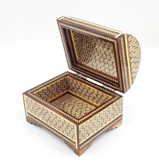 Iran’s Fully Embroidered Hatem Jewelry Box