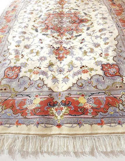 Hand Woven tabriz Rug  Size: (166 X 240) cm