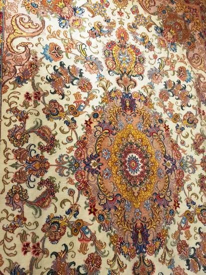 Iran’s Hand Woven Tabriz Carpet  Size: ( 200 x 300 cm)