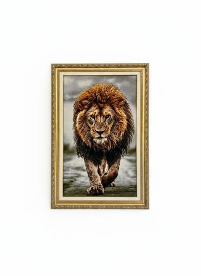 EBRISEM Gallery | İran El Dokuma Aslan Figürlü Tablo Halı – Zafer Aslanı | 75×123 cm